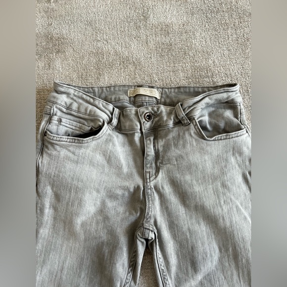 Zara Distressed Jeans - Picture 3 of 8